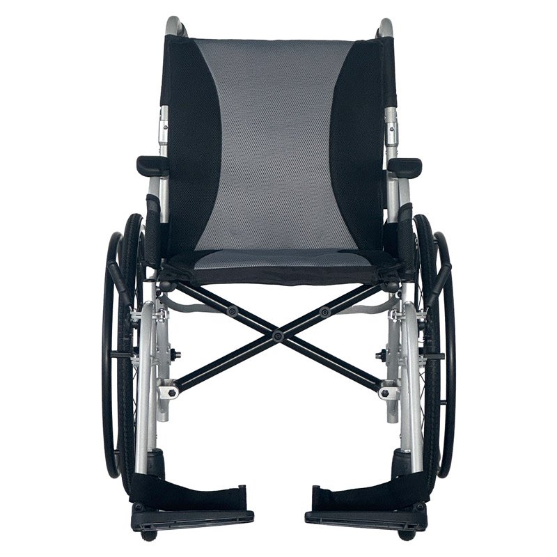 Silla de ruedas Ergo Transit Vista frontal de la silla Ergo Transit con ruedas autopropulsables