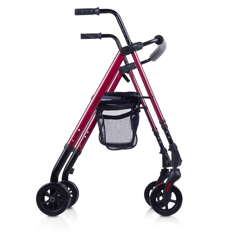 Rollator CR04 Vista lateral del andador CR04 con freno a presión