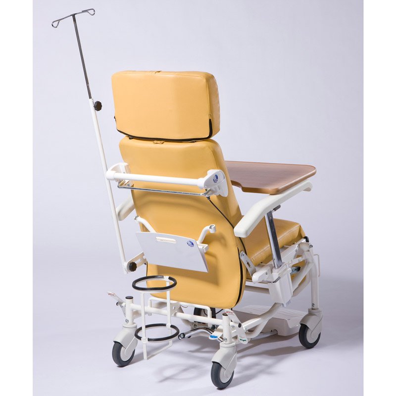Sillón geriátrico Alesia Parte trasera del sillón geriátrico Alesia con portagoteros y mesa