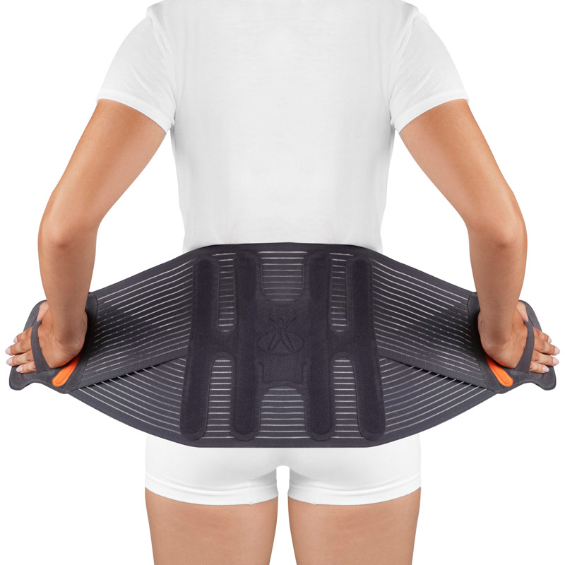 Faja sacrolumbar Lumbitron Elite Faja sacrolumbar Lumbitron Elite en proceso de colocación
