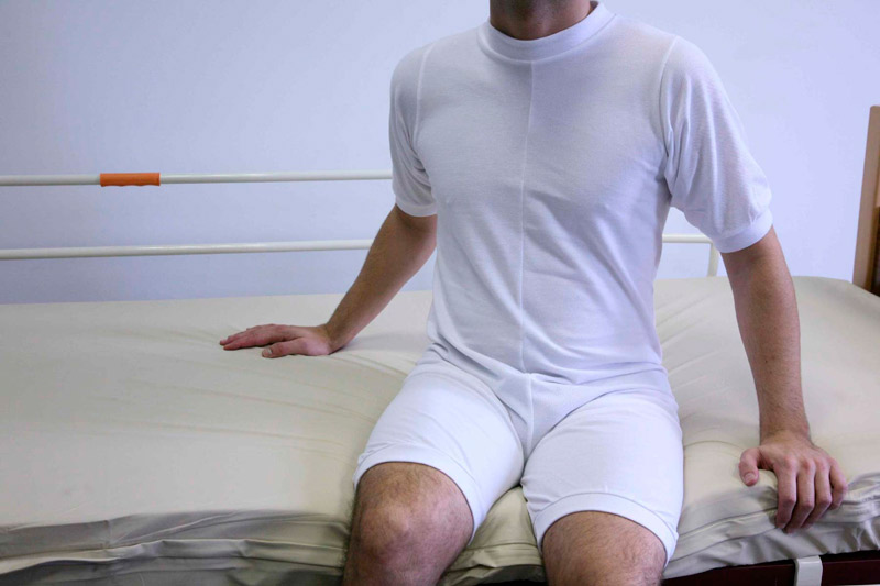 Pijama corto con doble cremallera Pijama antipañal corto con cremallera doble