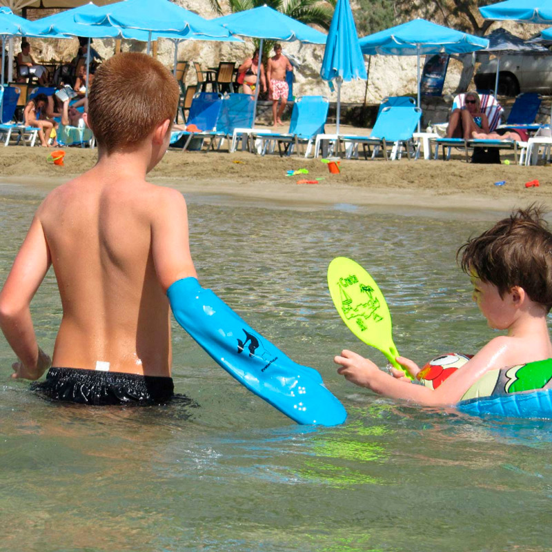 Cubre escayola para brazo Niños jugando en la playa con protector de brazo