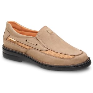 Zapato casual de hombre beige estilo náutico con suela negra