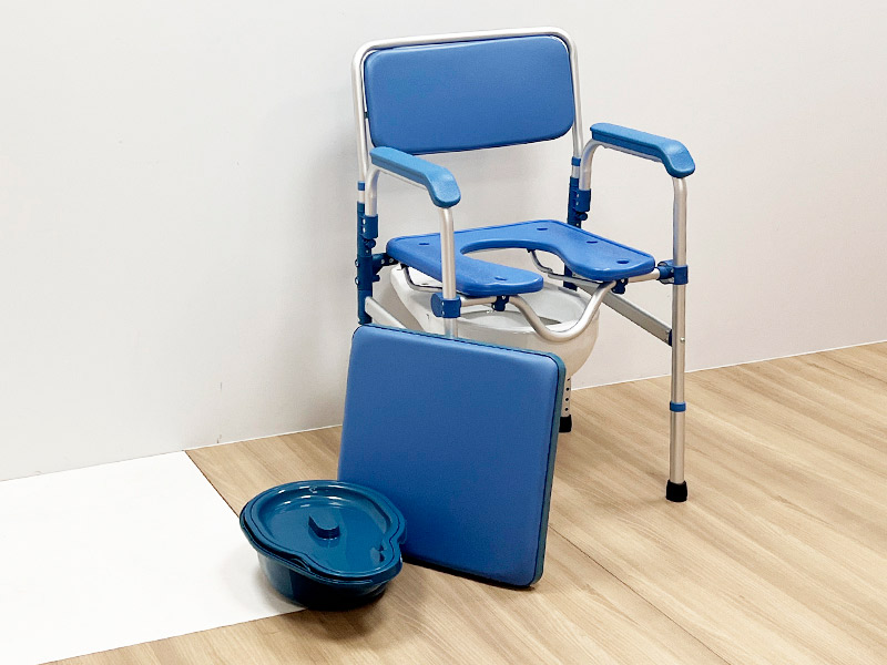 Silla con WC 3 en 1 Silla con WC 3 en 1 regulable, asiento en U, respaldo acolchado y cubeta extraíble