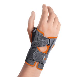 Muñequera ortopédica M750 ajustada en la muñeca