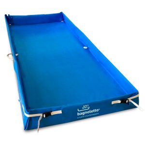 Vista de la bañera de cama Bagnoletto en PVC esmaltado azul, desinfectable en frío