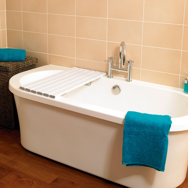 Tabla de bañera extra grande Tabla de bañera extra grande colocada sobre una bañera