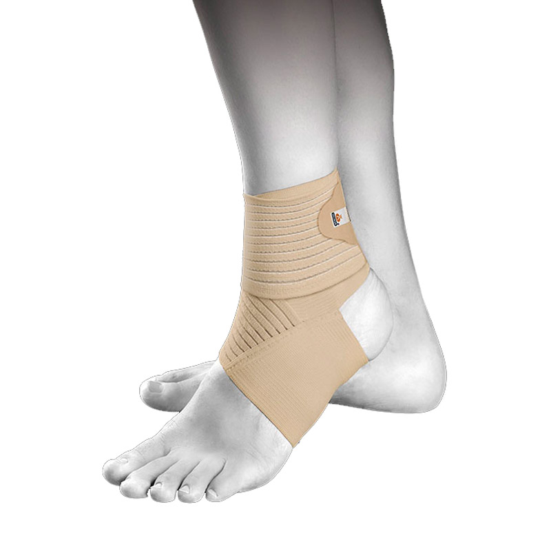 Tobillera elástica graduable Tobillera elástica graduable en color beige colocada en el tobillo