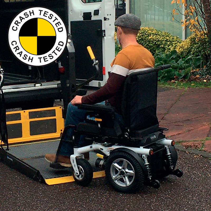 Silla de ruedas eléctrica Rueba CT usuario utilizando silla de ruedas eléctrica RUEBA CT
