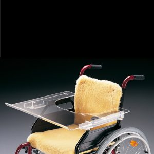 Mesa envolvente transparente para silla de ruedas con ancho ajustable de 47 a 56 cm. Compatible con reposabrazos largos