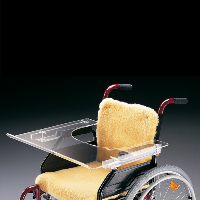 Mesa envolvente para silla de ruedas Mesa envolvente transparente para silla de ruedas con ancho ajustable de 47 a 56 cm. Compatible con reposabrazos largos
