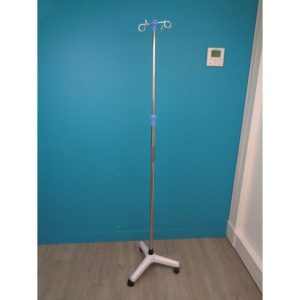 Portasueros con ruedas y base de 3 apoyos con altura regulable