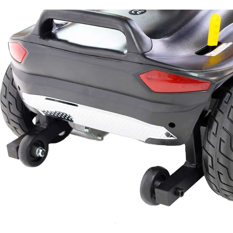 Scooter eléctrico Kmina PP10044 Detalle de la parte trasera con ruedas antivuelco del Scooter eléctrico Kmina PP10044