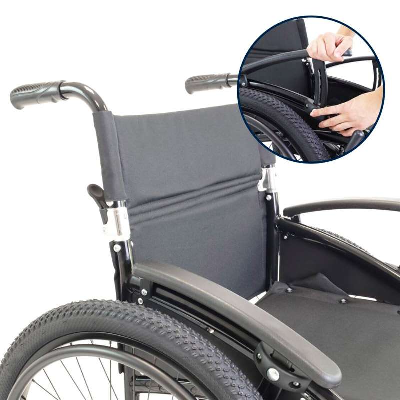 Silla de ruedas todoterreno K10077 Detalle del reposabrazos regulable en la silla de ruedas todoterreno K10077