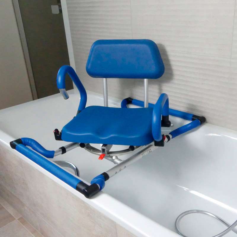 Asiento de bañera giratorio acolchado Asiento giratorio de bañera acolchado instalado sobre una bañera