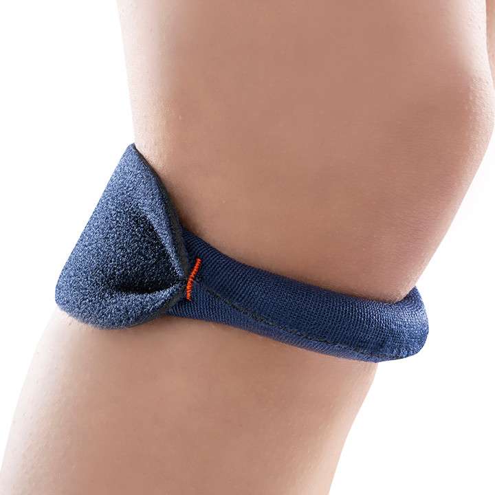 Cincha infrapatelar de neopreno Cincha infrapatelar de neopreno colocada bajo la rodilla