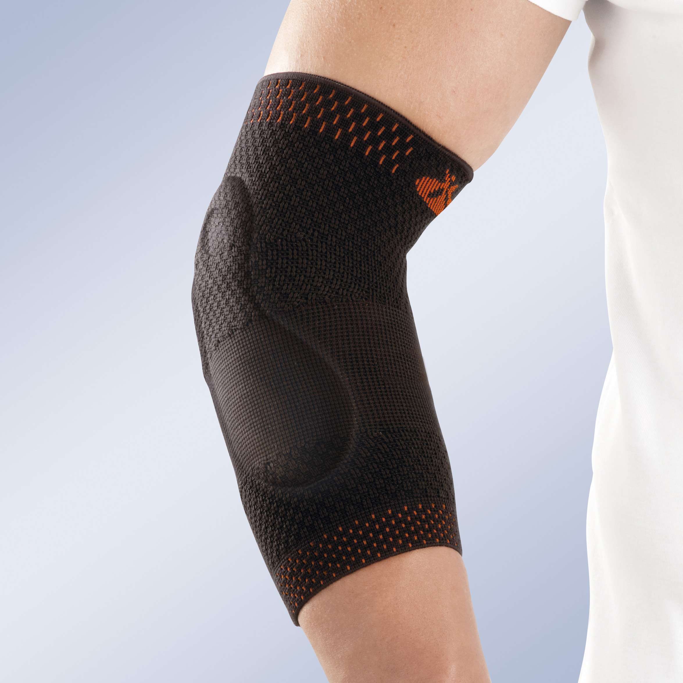 Codera elástica con almohadillas visco Codera elástica con almohadillas viscoelásticas en color negro para soporte del codo