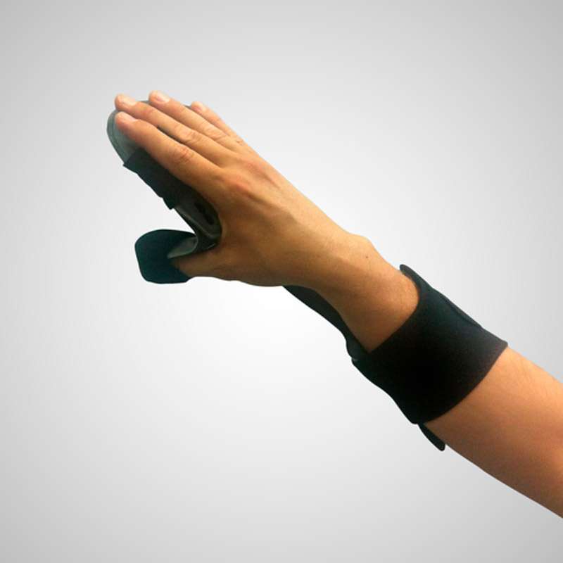 Férfula postural de control posicional con pulgar Vista lateral de férula postural con apoyo independiente para el pulgar