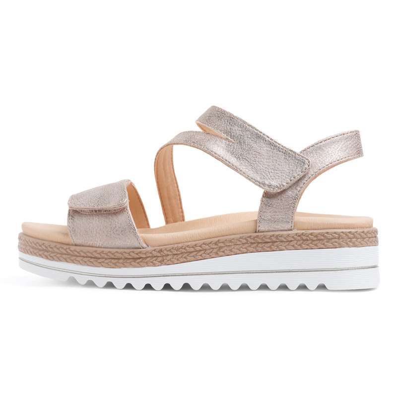Sandalias de apertura total con velcro 20724 Sandalia beige de apertura total con velcro y plantilla extraíble
