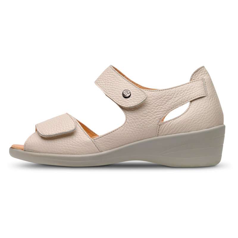 Sandalias de dos tiras con velcro 20697 Sandalia beige de dos tiras con velcro para pies con juanetes