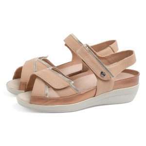 Par de sandalias beige con ancho especial y cierre regulable con velcro