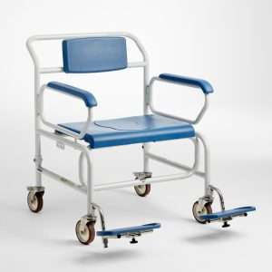 Silla de ducha bariátrica Samoa con ruedas y reposapiés